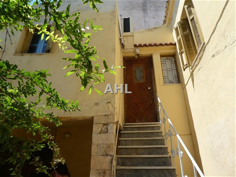 Original, characterful, island house - Property Aegina